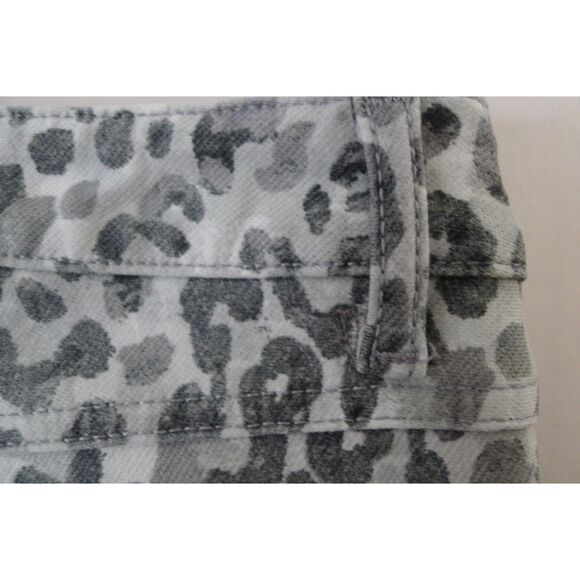 J. Mclaughlin Lexi Jeans - Petit Watercolor Cheetah 6 - Picture 11 of 15